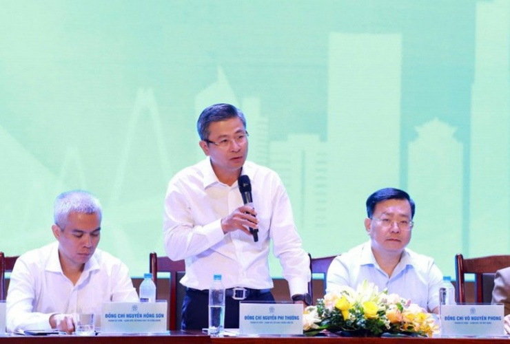 Giám đốc Sở GTVT Hà Nội Nguyễn Phi Thường làm rõ những vấn đề liên quan đến việc xây dựng mạng lưới đường sắt trên địa bàn Thủ đô. Ảnh: Trung Sơn