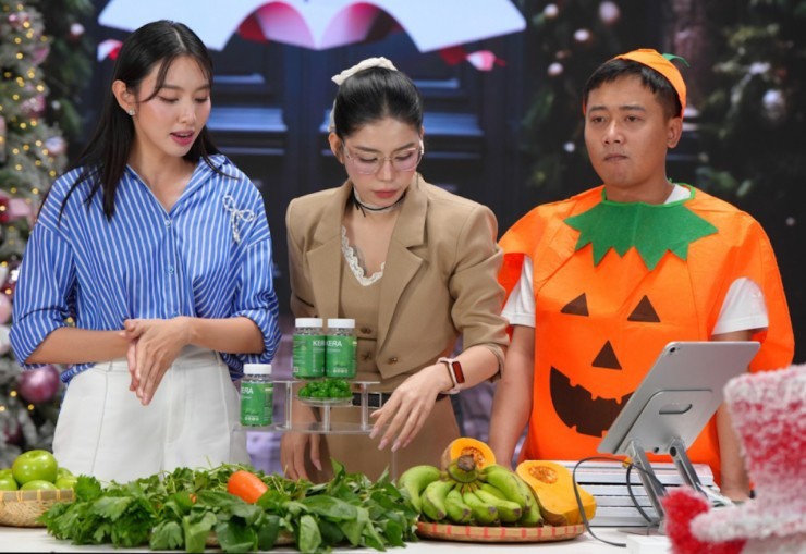 Quang Linh Vlogs và Hằng Du Mục bị bắt liên quan đến vụ án hình sự “Sản xuất hàng giả là thực phẩm và Lừa dối khách hàng"