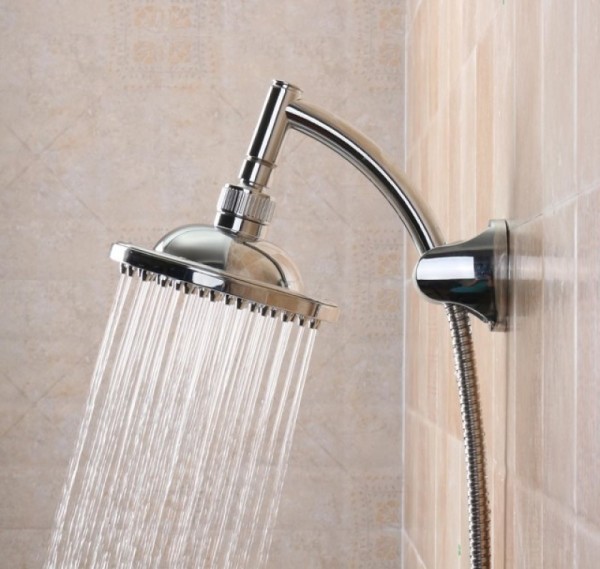 Vòi hoa sen đang phun nước.